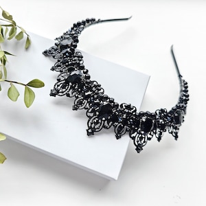 Black wedding crown, Gothic wedding crown, Spike crown Black tiara with metal spikes, The Queen&#39;s crown, Black Wedding Hair Accessory