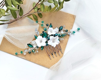 Silver flowers bridal comb with green crystals.Floral wedding hair comb. Wedding hair accessories. Bridal hair piece. Crystal hair comb