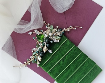 Groene mosagaat boutonnière voor in de broekzak, groene natuurlijke kristallen trouwaccessoires, reversspeld voor de bruidegom, bruidsboutonnières, mosagaat bruidshaarkam