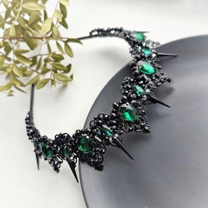 Green Black Crystal Crown, Black wedding crown, Gothic wedding crown, Spike crown Black tiara with metal spikes, The Queen&#39;s crown