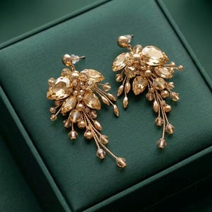Champagne crystal stud earrings, Beige statement earrings, Champagne earrings for wedding, Earrings for summer party