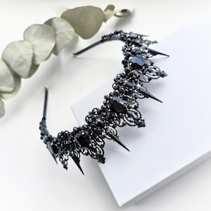 Black Crystal Crown, Black wedding crown, Gothic wedding crown, Spike crown Black tiara with metal spikes, The Queen&#39;s crown