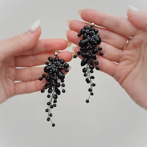 Pendientes largos negros, pendientes colgantes negros, pendientes de perlas negras, pendientes negros para graduación, pendientes negros para damas de honor, madre de la novia