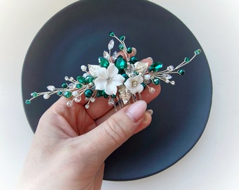 Emerald hair comb with flowers Emerald hair piece Emerald floral headpiece Gold Green hair comb Emerald hair jewelry Emerald green hair comb