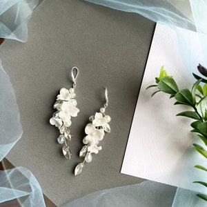 Bridal Earrings with White Flowers, Flowers Wedding Earrings, Boho Bridal Earrings, Boho Chic Accessories,Statement Earrings,Bride Gift