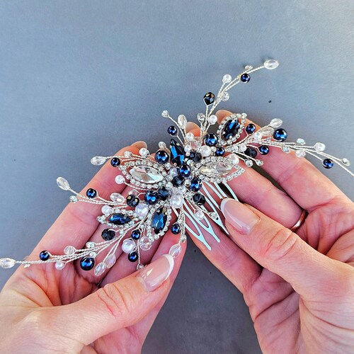 Blue bridal hair comb, Pearl hair comb. Navy blue headpiece. Silver wedding hair comb. Sapphire hair accessory. Something Blue Jewelry