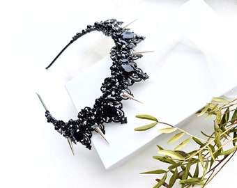 Black Crystal Crown, Black wedding crown, Gothic wedding crown, Spike crown Black tiara with metal spikes, The Queen's crown