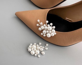 Simply Beautiful Wedding Bridal Shoe Clips Gold with Pearls bridal shoe accessories Silver shoe clips vintage style Bridesmaid shoe clips