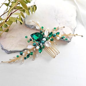 Emerald Bridal hair comb, Green crystal wedding hairpiece, Emerald hair accessory for bride, Silver emerald hair comb