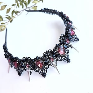 Black burgundy wedding crown, Gothic wedding crown, Red Black tiara with metal spikes, The Queen&#39;s crown, Black Wedding Hair Accessory