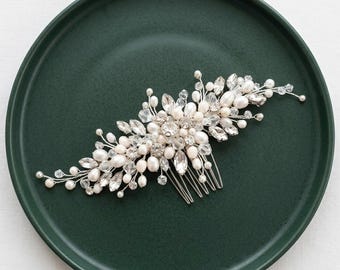 Delicate Freshwater Pearls Hair Piece, Freshwater Pearl Bridal Hair comb. Freshwater wedding hair comb. Freshwater  Pearl hair accessories