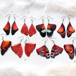 Rubinrote Schmetterlingsflügelohrringe Perfektes Geschenk für alle, die Schmetterlinge lieben, rote Mottenflügelohrringe, zweifarbige Weihnachtsfeeohrringe