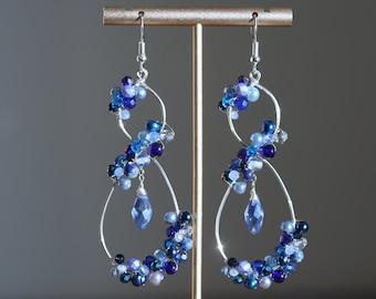 Blue Infinity Bubblyhoops con pietre preziose, orecchini boho lunghi blu, orecchini blu scuro, orecchini chandelier blu reale e argento