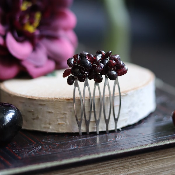 Garnet gemstone hair comb, Dark Red beaded slide comb, Maroon Bridesmaid hair accessory, Gothic wedding bohemian hair comb