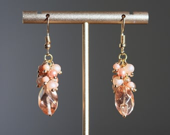 Pearl peach cluster earrings, Pink Blush pearl dangle earrings, Romantic peachy cluster earrings, Light cream pastel pink boho earrings