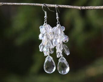 Clear cluster wedding earrings,Bold clear white chandelier earrings, Bridal transparent dangle earrings, Clear drop clusters for bride