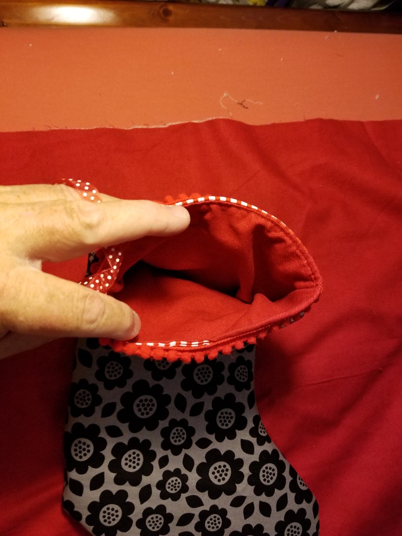 Xmas stocking black flowers red pocket