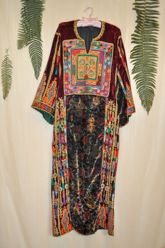 Vintage Velvet Ornate Embroidered Design Kaftan Dr