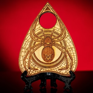 Gravierte Holz Planchette für Ouija Board - Die Spinne