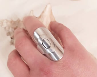 Asymmetric ring