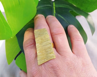 Scales ring