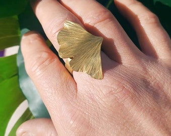 Scales ring