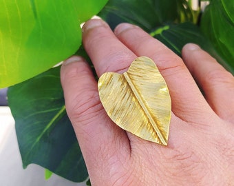 Scales ring