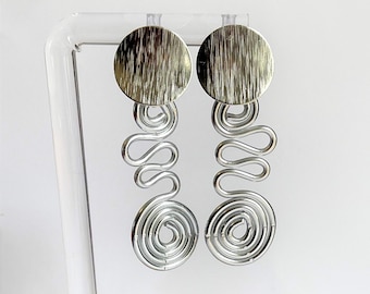 Pendientes grandes de aluminio con espiral, estilo bohemio abstracto.