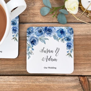 Posavasos de boda personalizados, posavasos florales azules, recuerdos de boda, decoración para la mesa de recepción, regalos para la cena de ensayo
