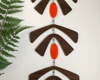 Mobile ispirato allo stile Mid-Century Modern/Tiki, Mobile, Tiki, stile Mid-Century Modern, MCM, arredamento MCM, arte moderna di metà secolo, stile Mid-Century, Tiki Bar