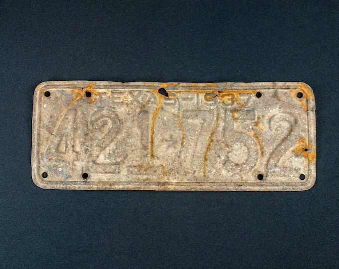 Vintage Rusty 1937 Texas  Automobile License Plate Tag Number 241752