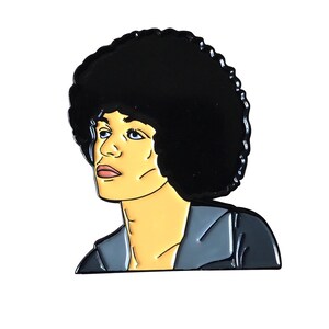 Pin de solapa esmaltado Angela Davis