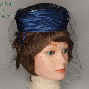 Vintage dark blue fascinator in satin and sequins