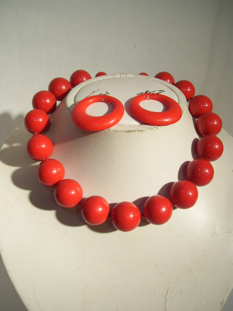 Set of red vintage necklace and earrings