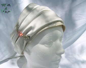Vintage hat in cream white satin and brocade