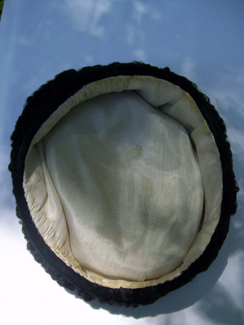 Vintage beret in black persian sheep