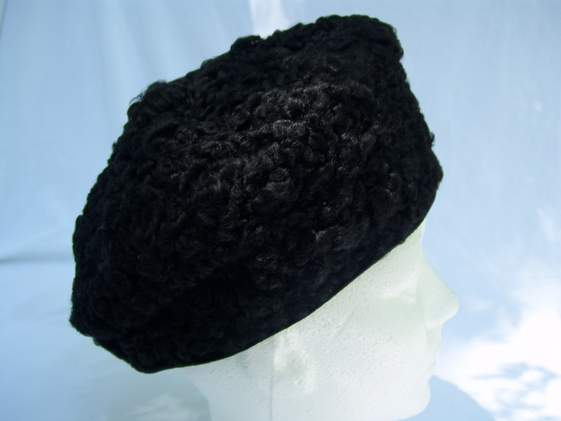 Vintage beret in black persian sheep