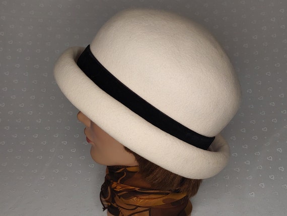 Vintage ivory felt bowler hat - image 5