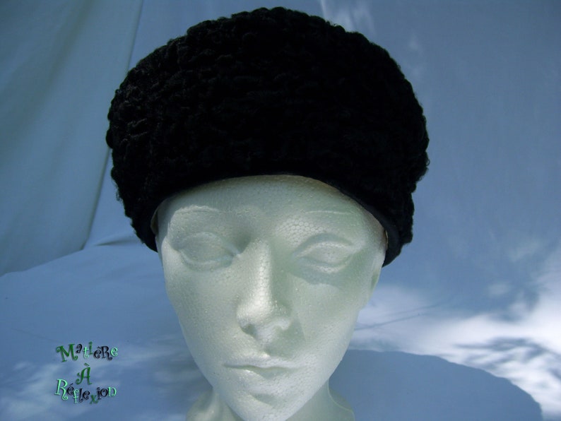 Vintage beret in black persian sheep