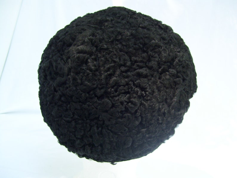 Vintage beret in black persian sheep