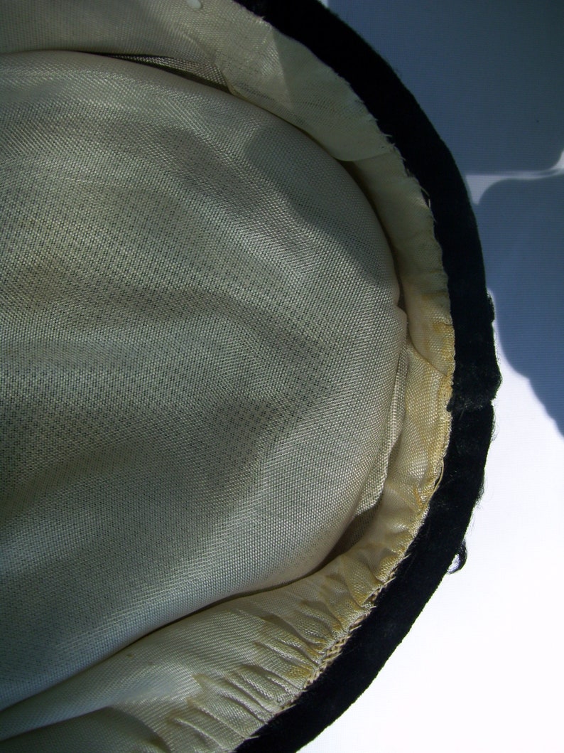Vintage beret in black persian sheep