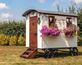 Children's Shepherd Hut Playhouse | Luxury Outdoor Wendy house