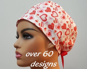 Heart & Shamrock Scrub Cap: Chirurgischer Hut im Euro-Stil - in den USA hergestellt