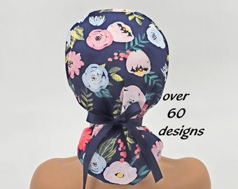 Scrubmuts: bloemenscrubmuts voor dames in paardenstaartstijl met satijnen voering