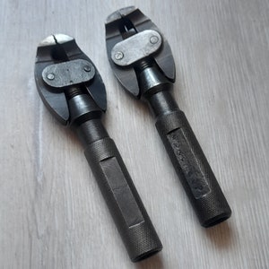 2Pcs Old Antique Small Metal Hand Clamp