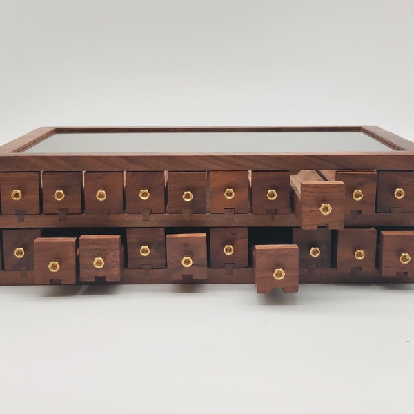 Caja de almacenamiento de nogal hecha a mano: organizador de bolígrafos y joyas, tapa de cristal.