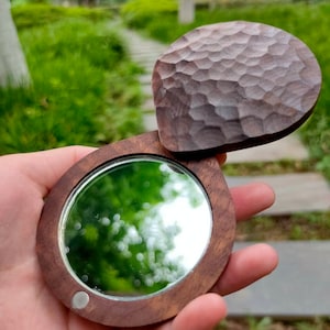 Espejo pequeño portátil. Regalos para mujeres. Regalos para hombres. Espejo de madera. Espejo de nogal negro. Espejo de madera de cerezo. Espejo de maquillaje.