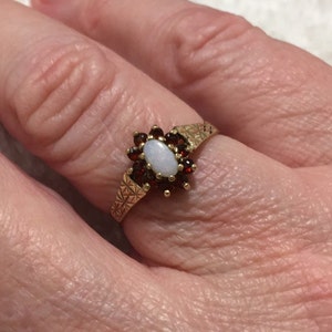 Sensational Vintage ENGLISH 9ct Gold Flower Ring-Lovely White OPAL Surrounded by GARNET C/Z-Birmingham 1984-Uk Size N 1/2 -Us size 6.75