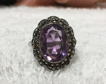 Schöner Vintage Art DECO Sterling Silber Ring-mit zentralem AMETHYST-umgeben von wunderschönen MARKASITEN-Größe N &1/2 oder Us Size 6.75