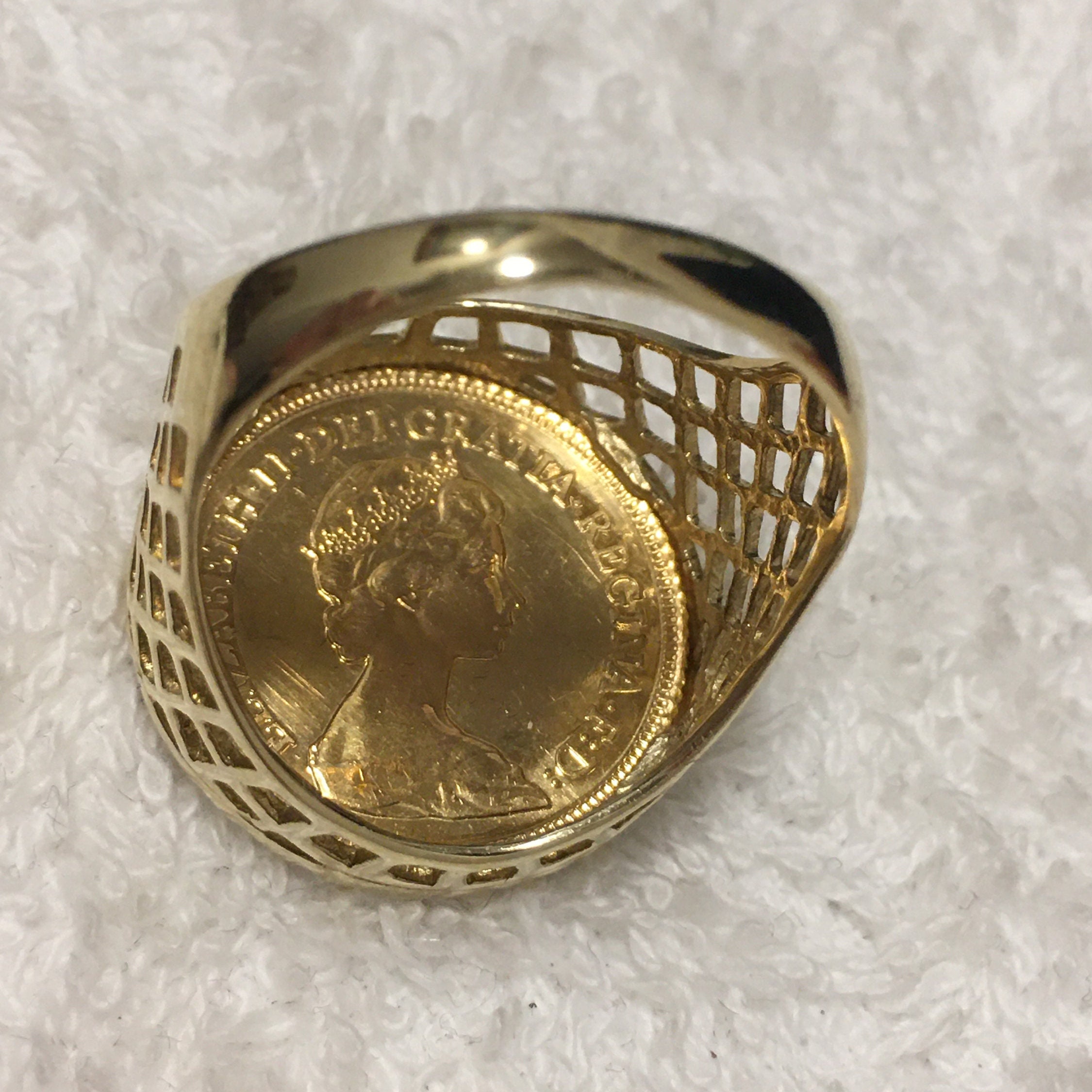 Superb English Vintage 22ct Gold-1982 Half SOVEREIGN Ring